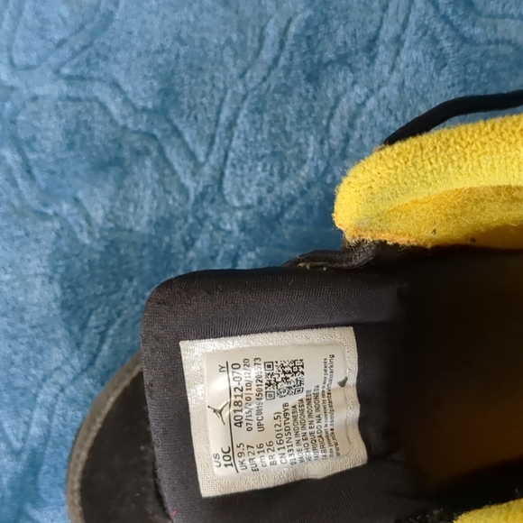 Jordan Retro 9s Black/Yellow Children's Used Size 10c - Picture 6 of 6